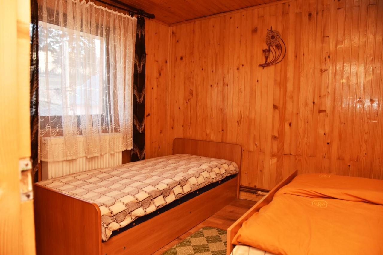 Guest House Mandrivnyi Rooms&Apartments Yasinya Buitenkant foto