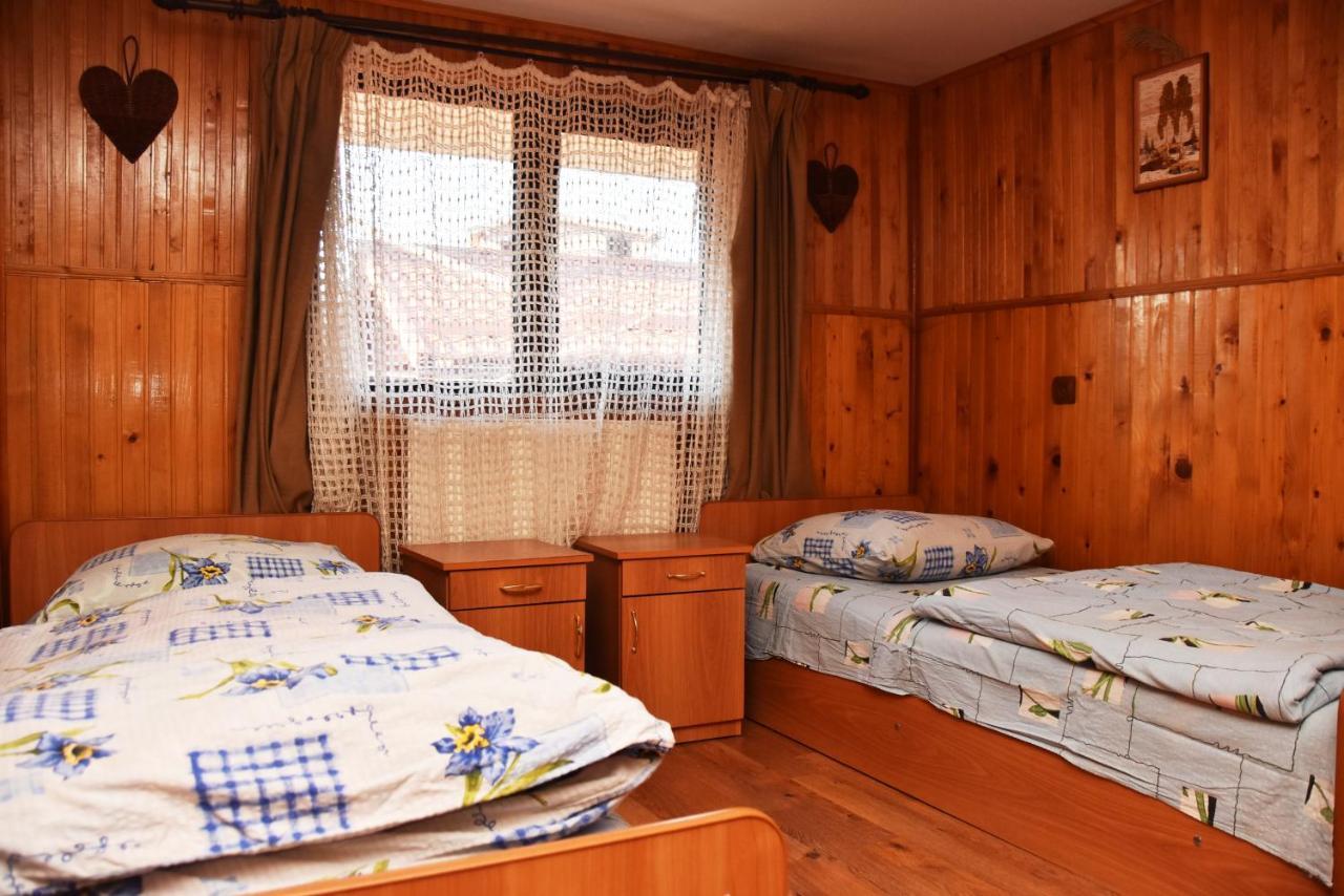 Guest House Mandrivnyi Rooms&Apartments Yasinya Buitenkant foto