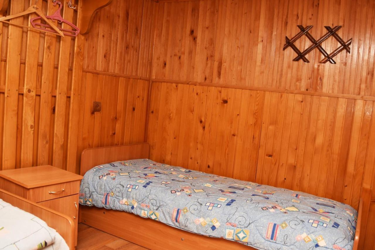 Guest House Mandrivnyi Rooms&Apartments Yasinya Buitenkant foto