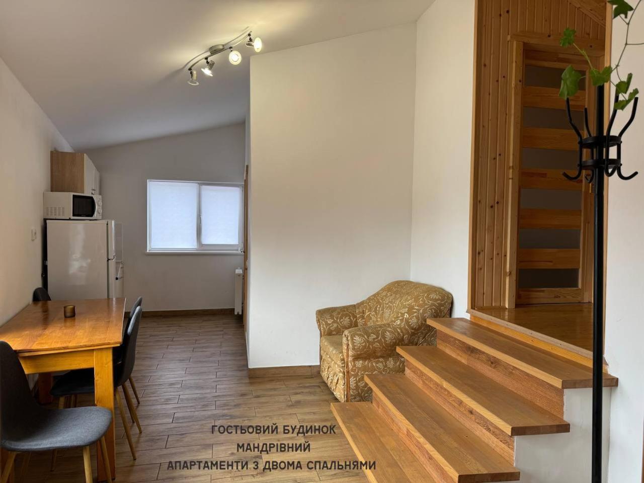 Guest House Mandrivnyi Rooms&Apartments Yasinya Buitenkant foto