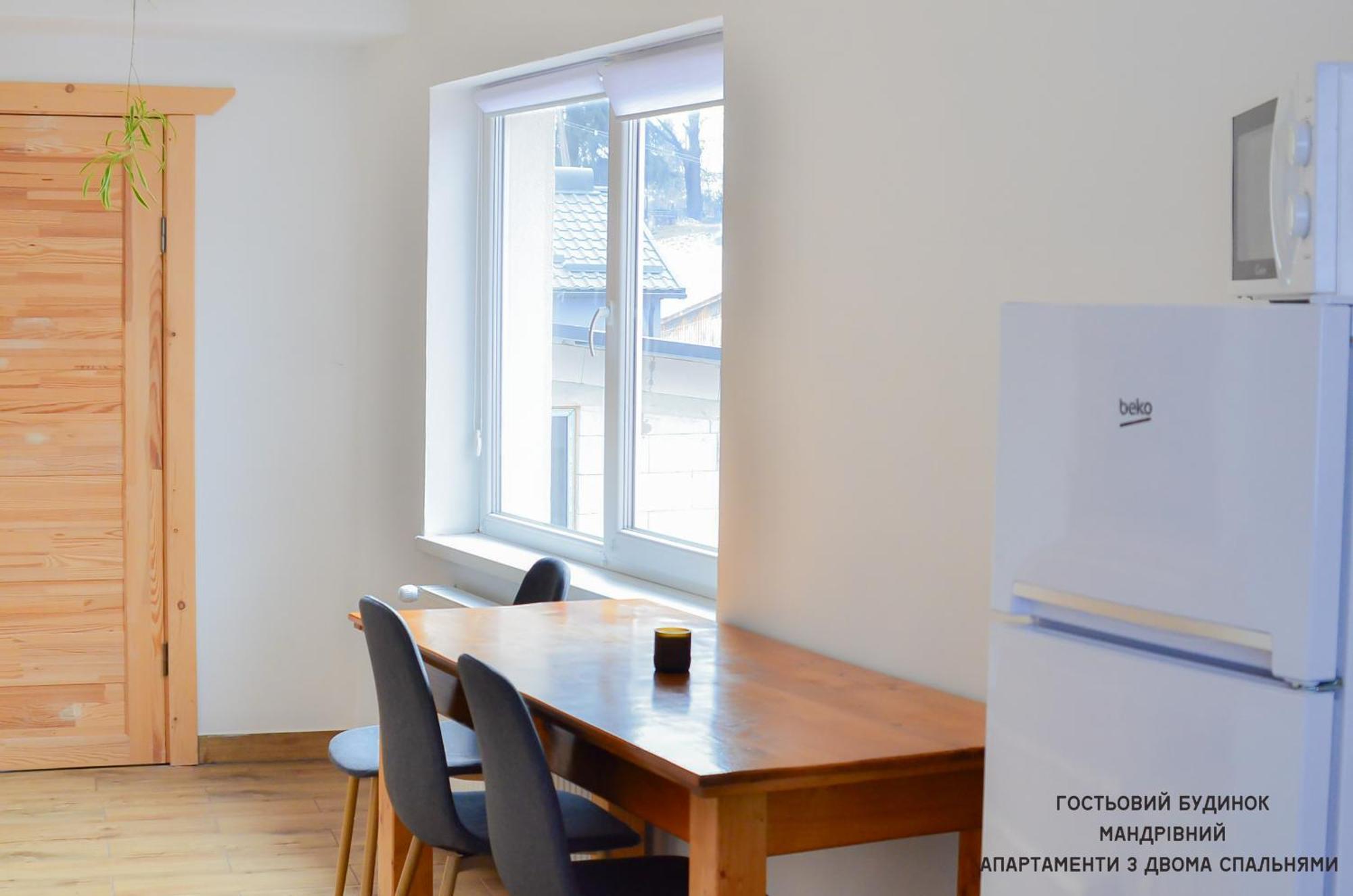 Guest House Mandrivnyi Rooms&Apartments Yasinya Buitenkant foto