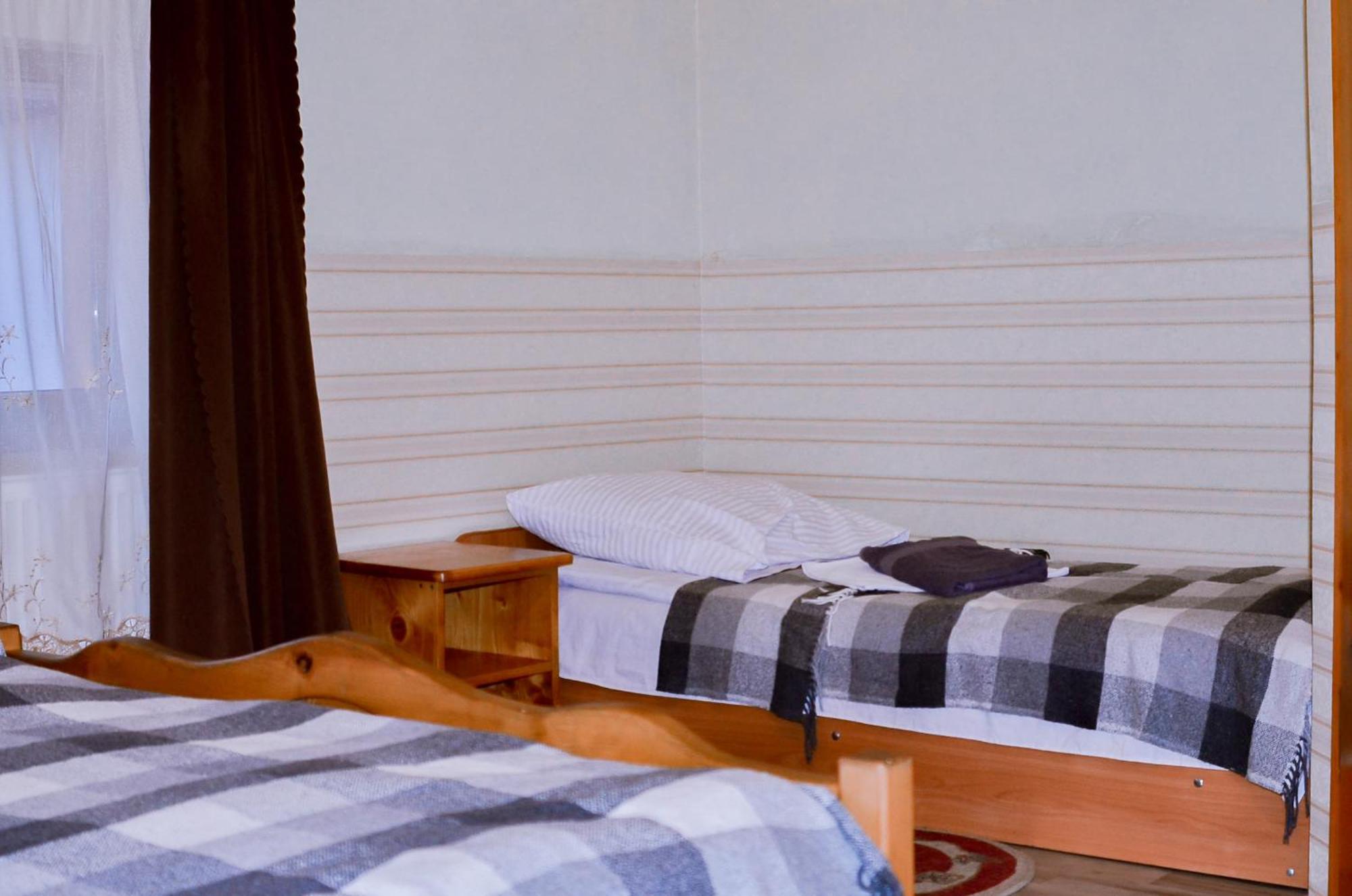 Guest House Mandrivnyi Rooms&Apartments Yasinya Buitenkant foto