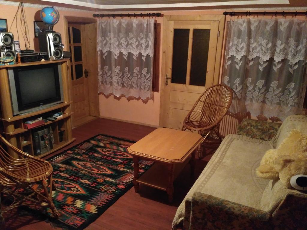 Guest House Mandrivnyi Rooms&Apartments Yasinya Buitenkant foto