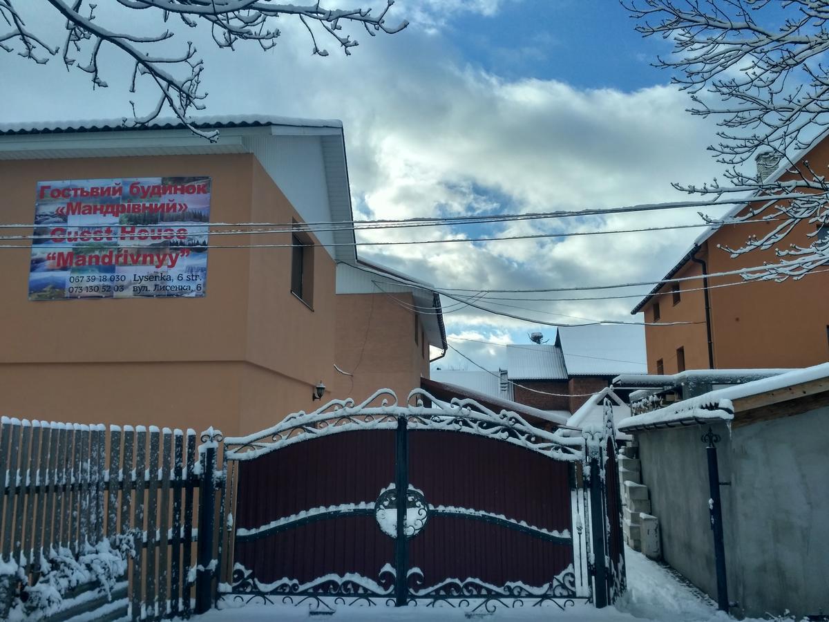 Guest House Mandrivnyi Rooms&Apartments Yasinya Buitenkant foto